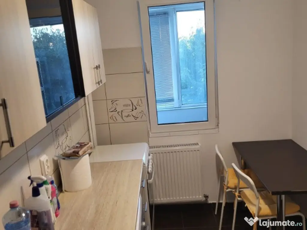 Inchiriez apartament 2 camere decomandat Sector 4 