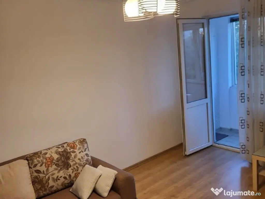 Inchiriez apartament 2 camere decomandat Sector 4 