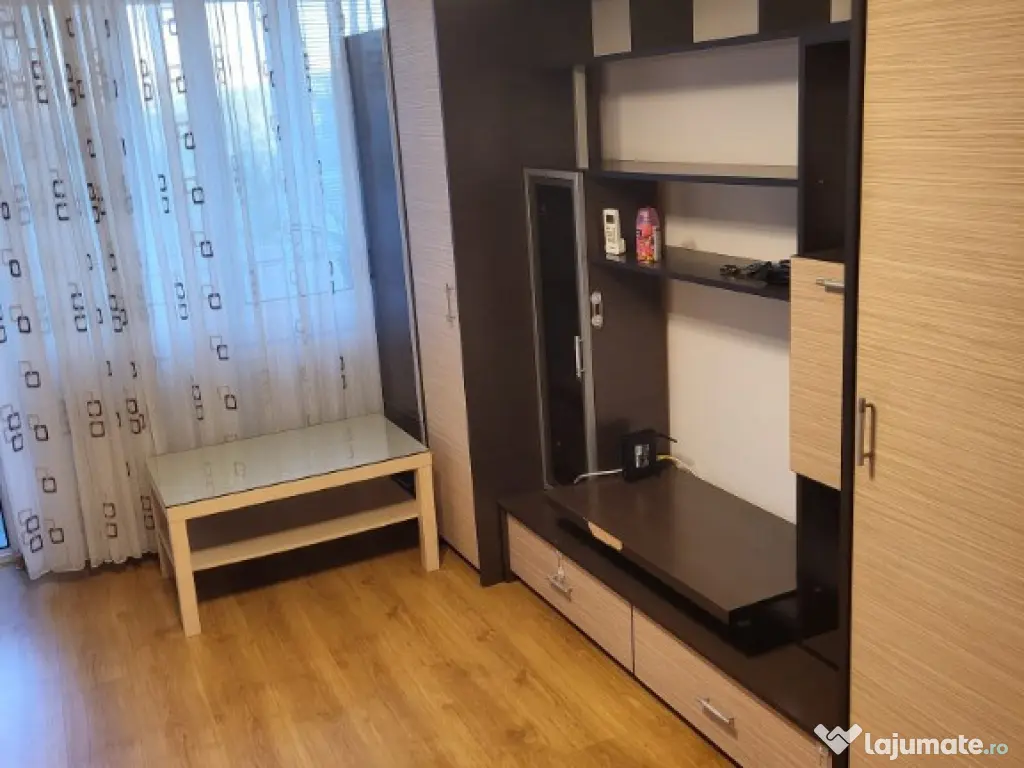 Inchiriez apartament 2 camere decomandat Sector 4 