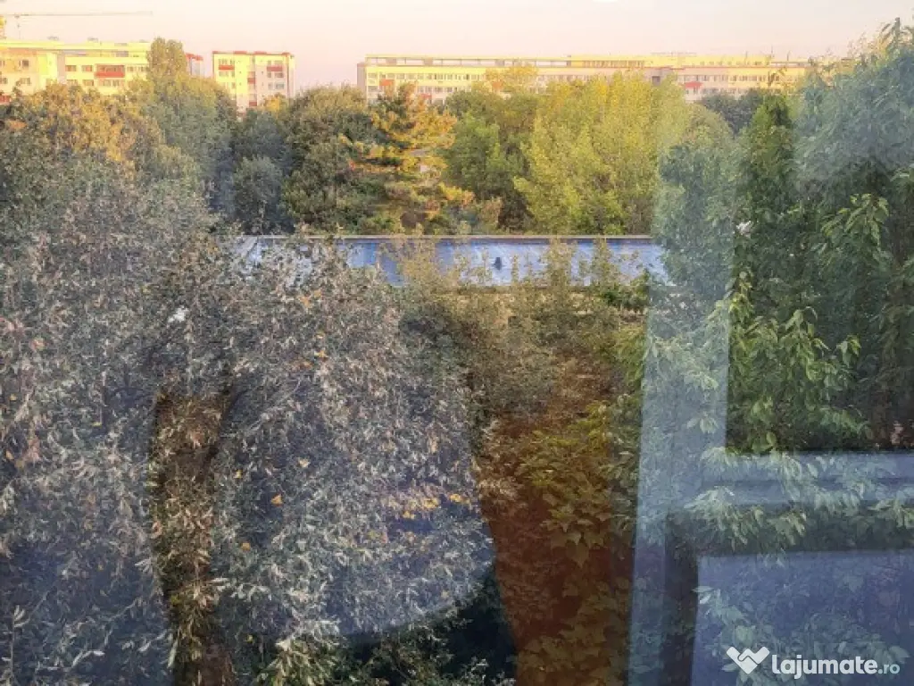 Inchiriez apartament 2 camere decomandat Sector 4 