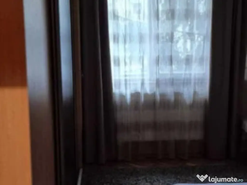 Apartament 2 camere, semidecomandat - zona Vlahuta 