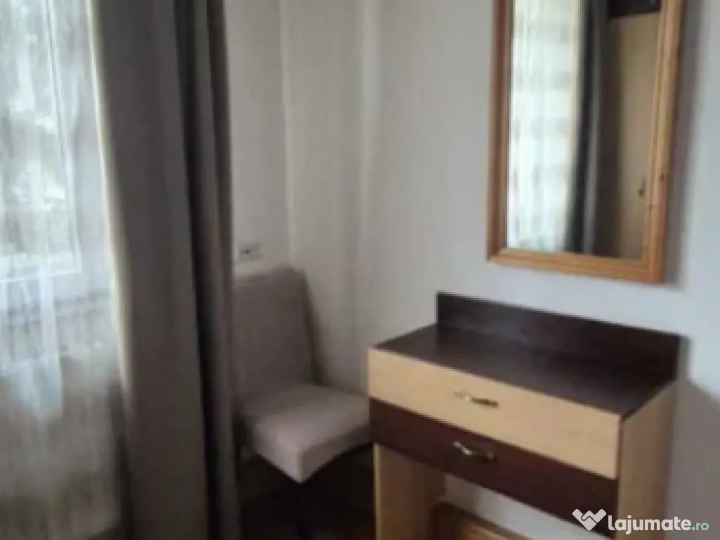 Apartament 2 camere, semidecomandat - zona Vlahuta 