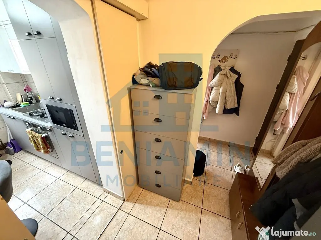 3 camere - etaj 3 - 52mp - renovat - centrala - apa - Cra... 