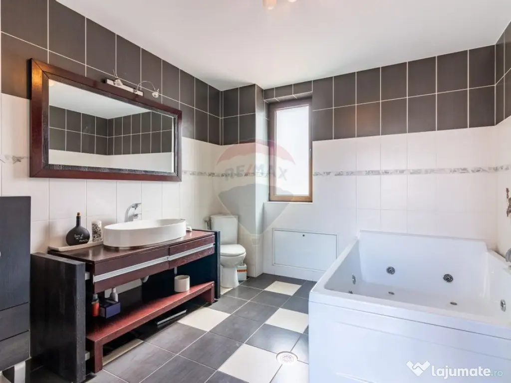 Vanzare Vilă cu 7 camere Corbeanca 