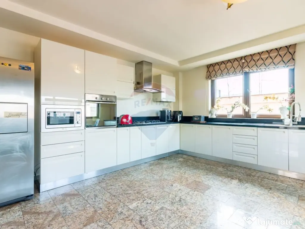 Vanzare Vilă cu 7 camere Corbeanca 