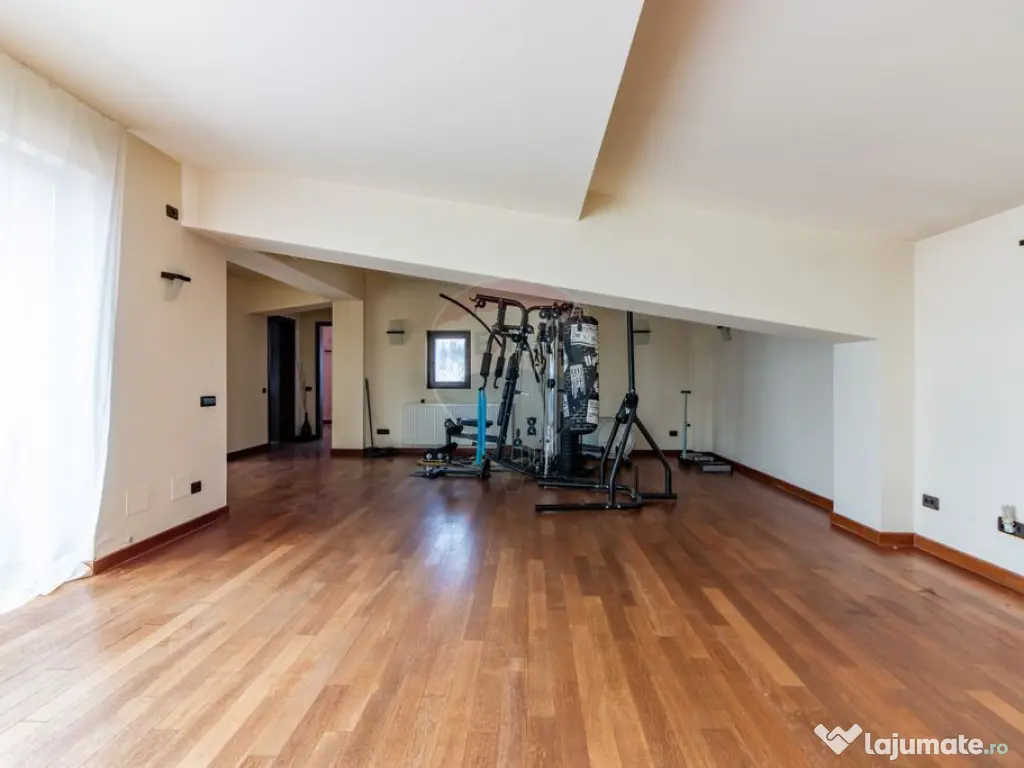 Vanzare Vilă cu 7 camere Corbeanca 