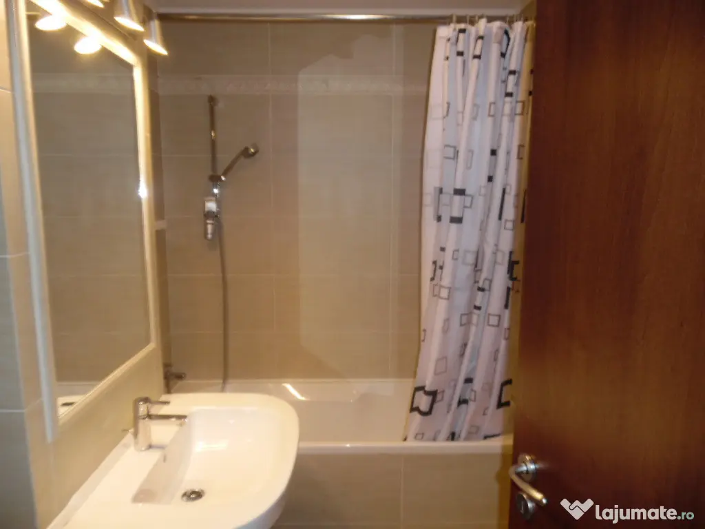 Inchiriez apartament 2 camere decomandat in Deva, Casa de Pensii,et 7