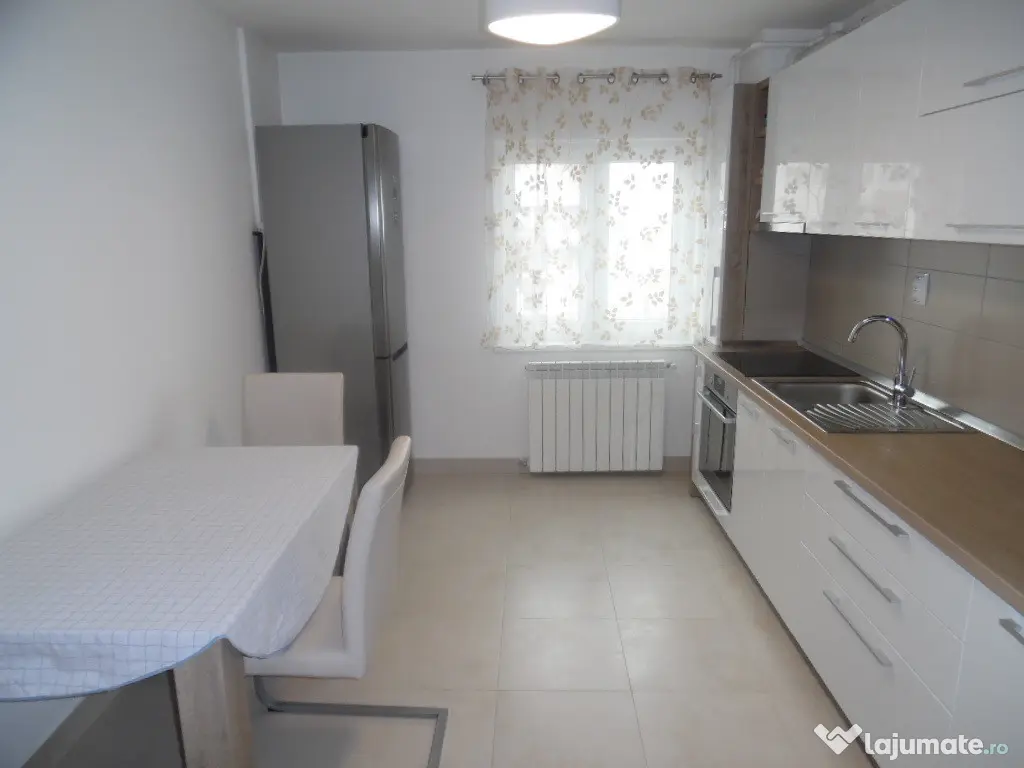 Inchiriez apartament 2 camere decomandat in Deva, Casa de Pensii,et 7