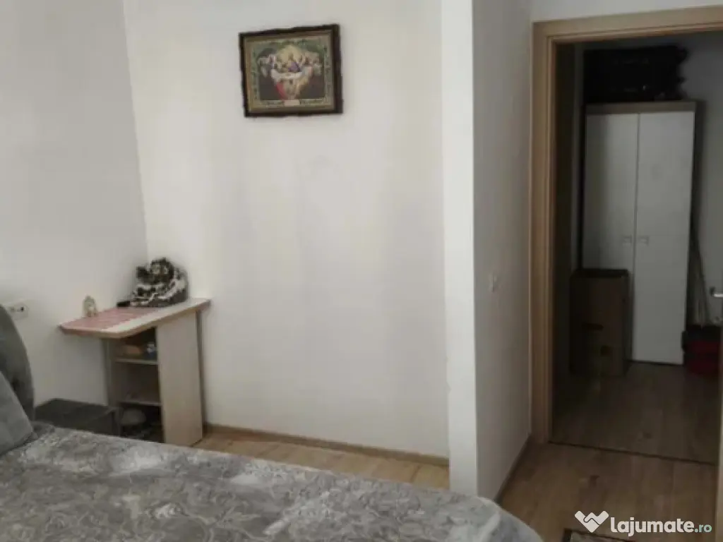 Apartament 2 camere, decomandat - zona Tractorul 