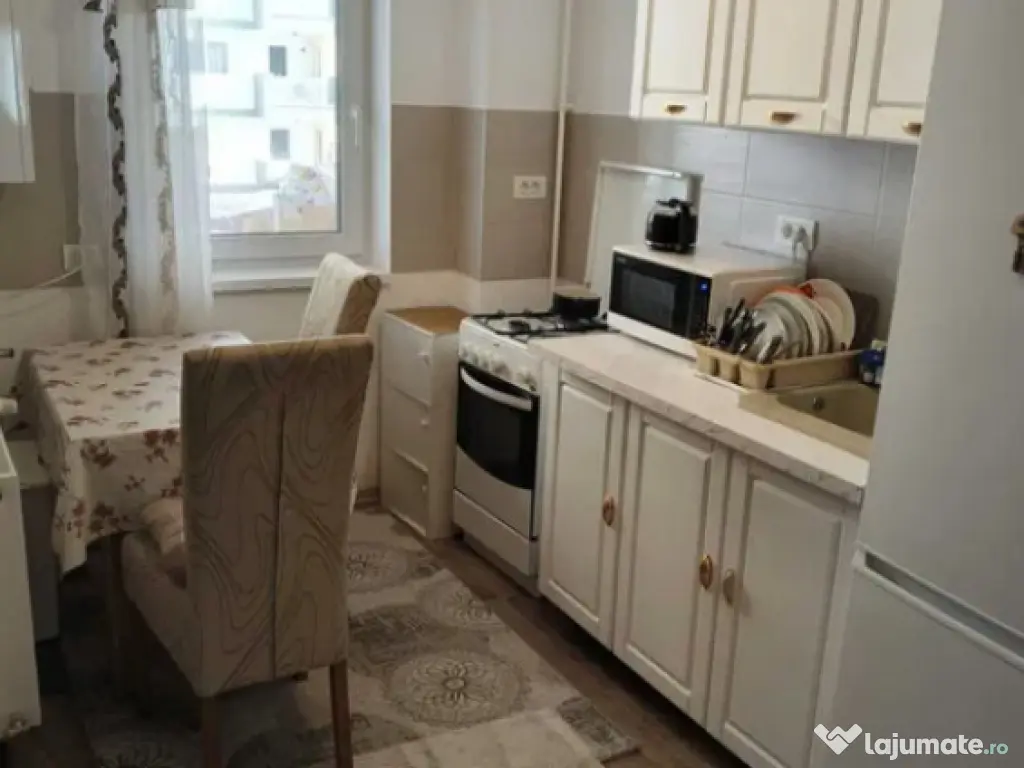 Apartament 2 camere, decomandat - zona Tractorul 