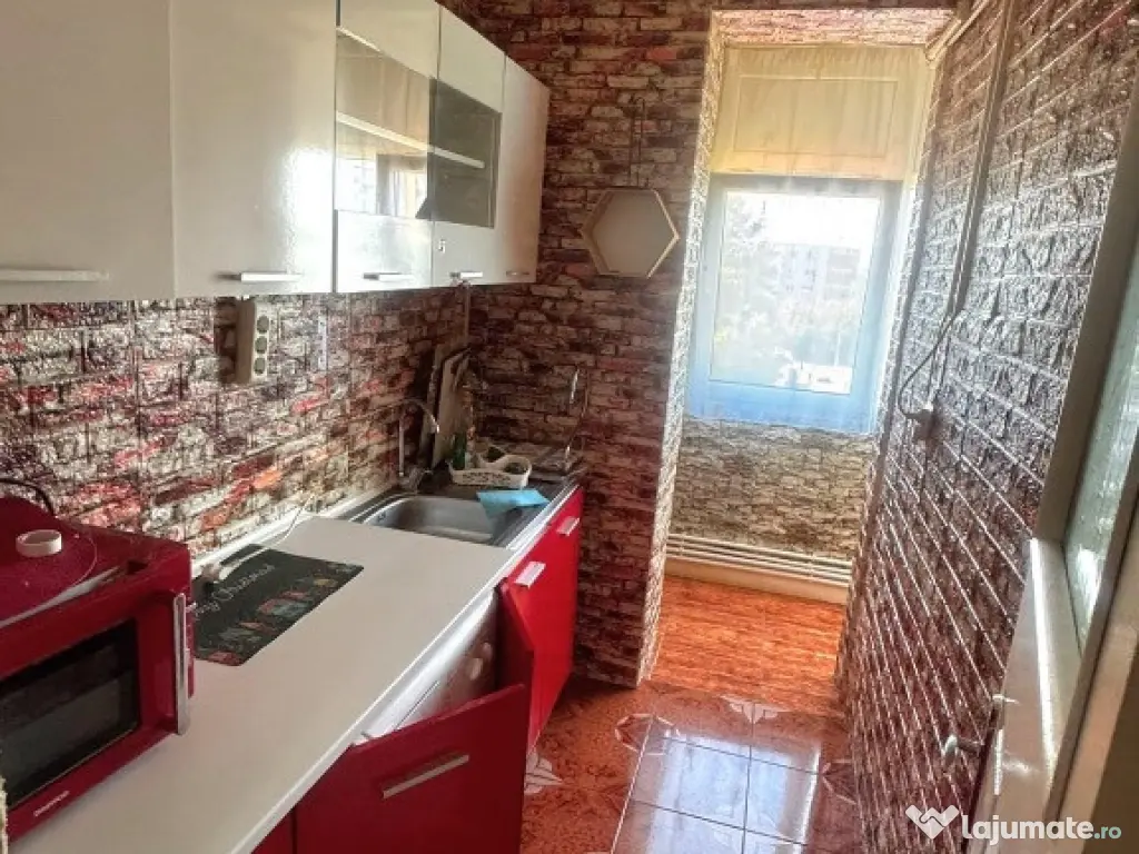 Apartament de vanzare cu 3 camere Est