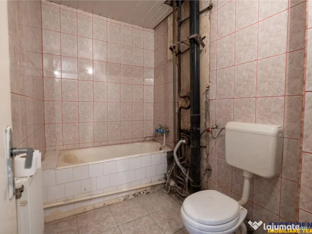FILM! Targu Secuiesc,2 camere,partial renovat,recomandat:loc 