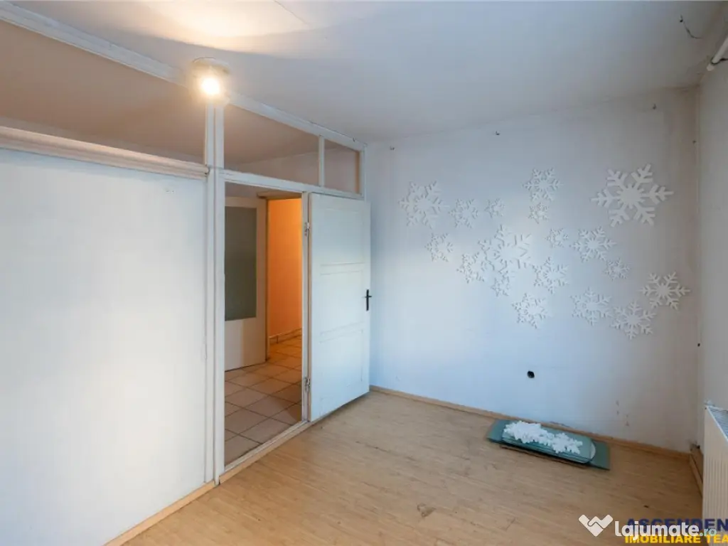 FILM! Targu Secuiesc,2 camere,partial renovat,recomandat:loc 