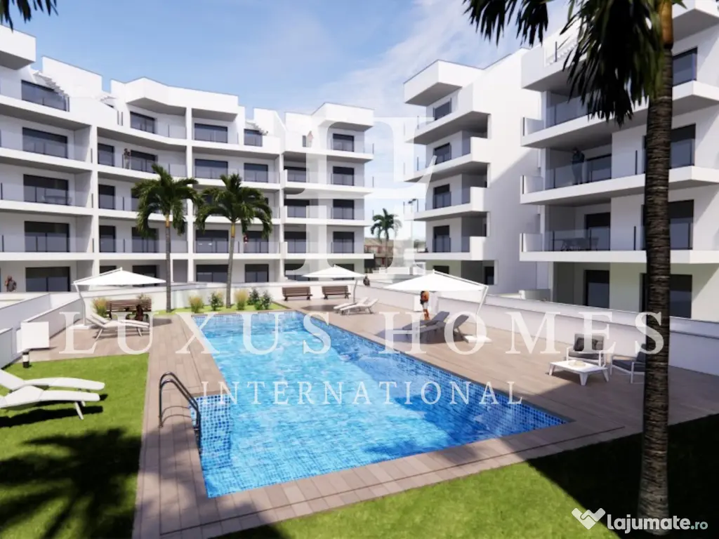 Apartament modern cu piscină comunitară și terasă, situat aproape de plajă 