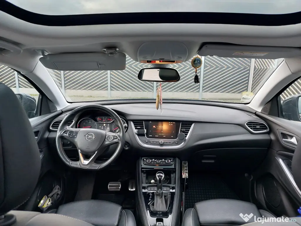 Vând Opel Grandland x 
