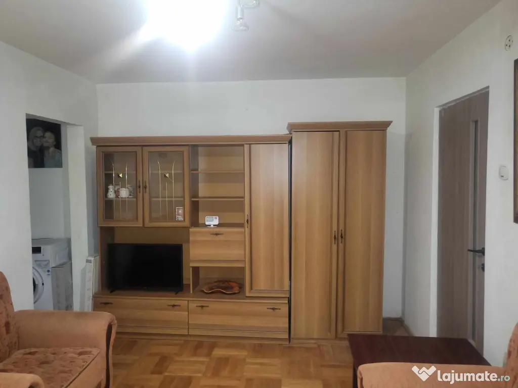 Inchiriez apartament 2 cam. centrala proprie, zona Boul Rosu 