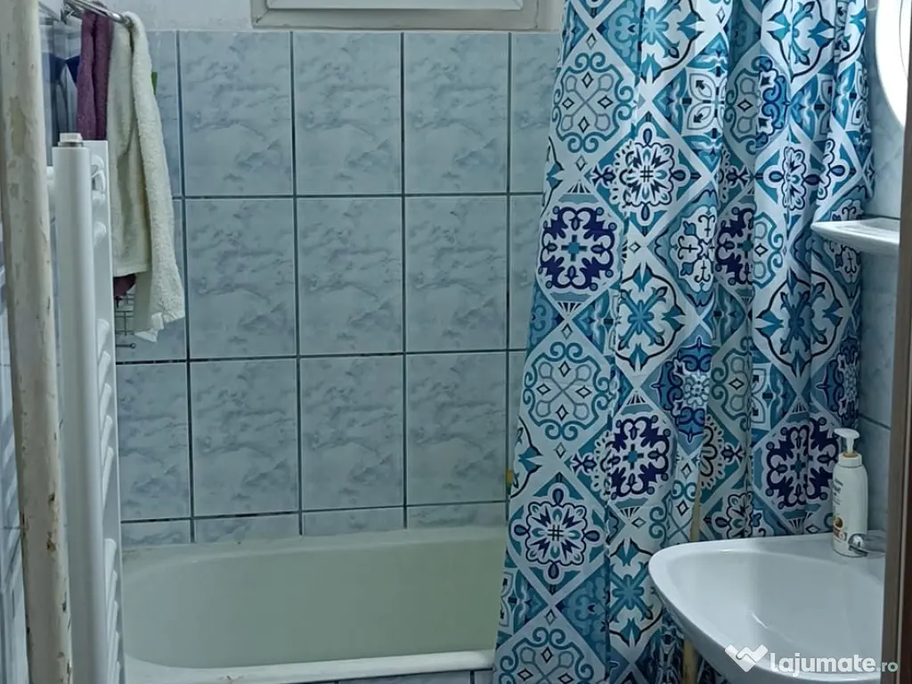 Inchiriez apartament 2 cam. centrala proprie, zona Boul Rosu 