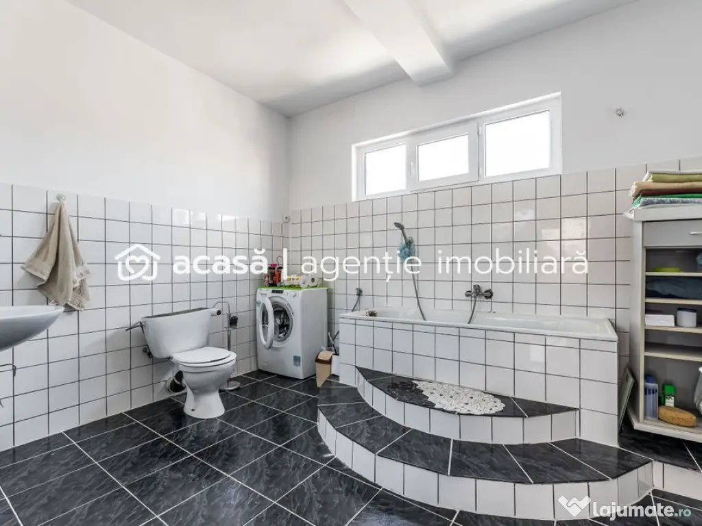 Apartament spatios cu potential enorm in Gradiste Comisio... 