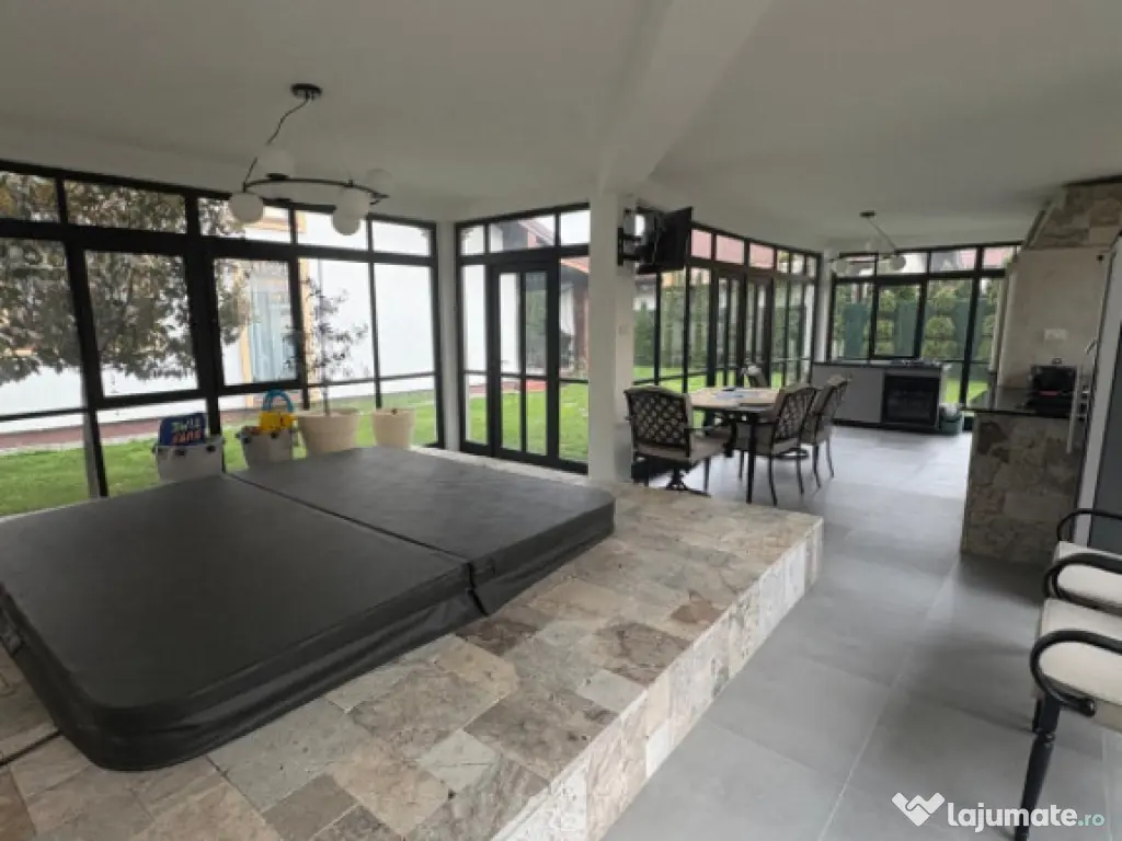 Vilă modernă cu jacuzzi & zonă lounge premium, 900 mp ter 