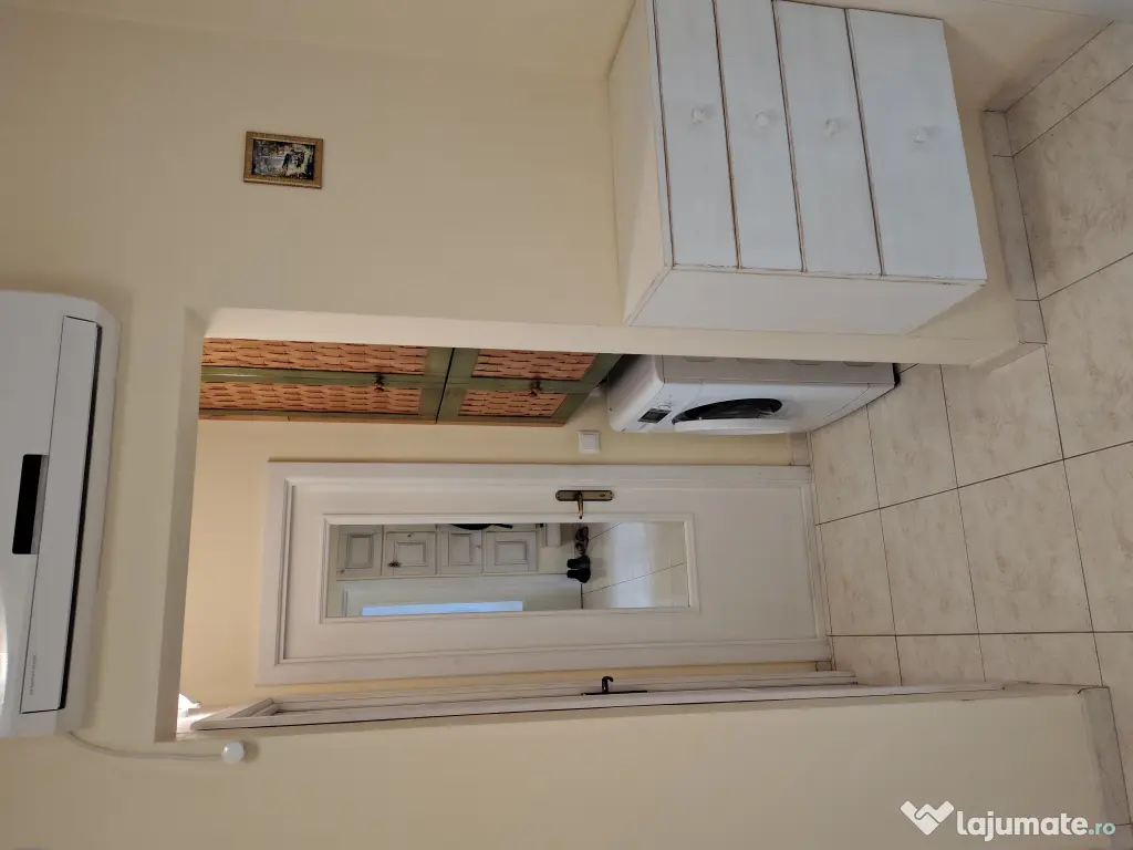 Inchiriez apartament 2 camere decomandat central 