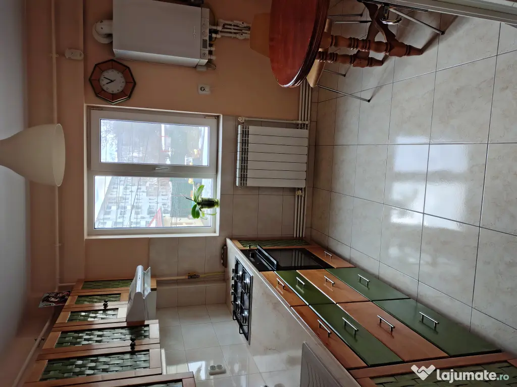 Inchiriez apartament 2 camere decomandat central 