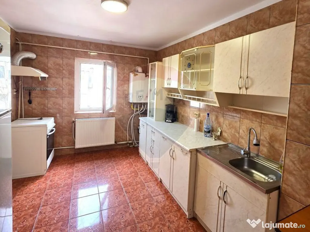 Apartament 3 camere, et.4/4 bd.1 Dec. 1918, Rm Sarat 