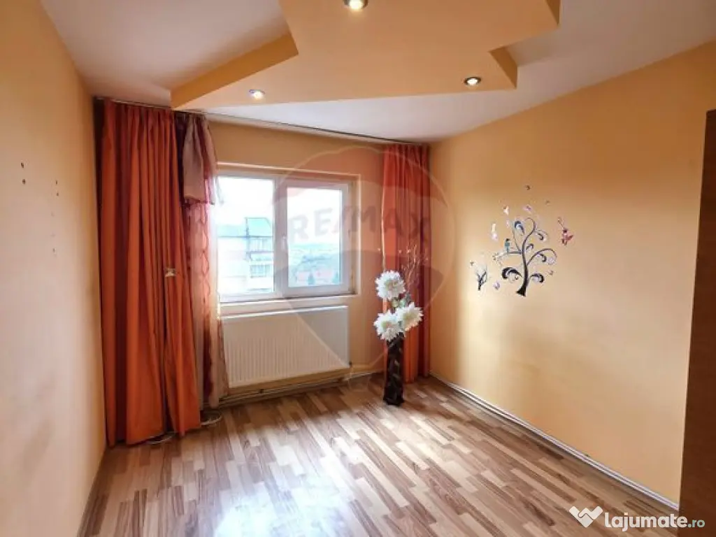 Apartament 3 camere, et.4/4 bd.1 Dec. 1918, Rm Sarat 