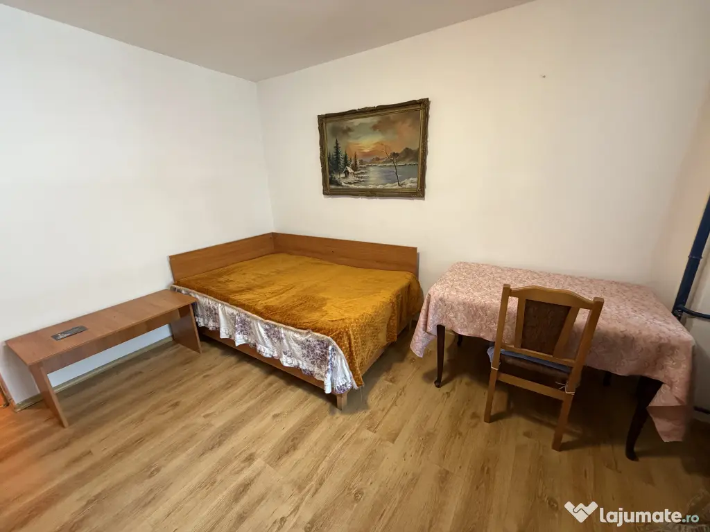 Închiriez o cameră într-un apartament cu 3 camere 