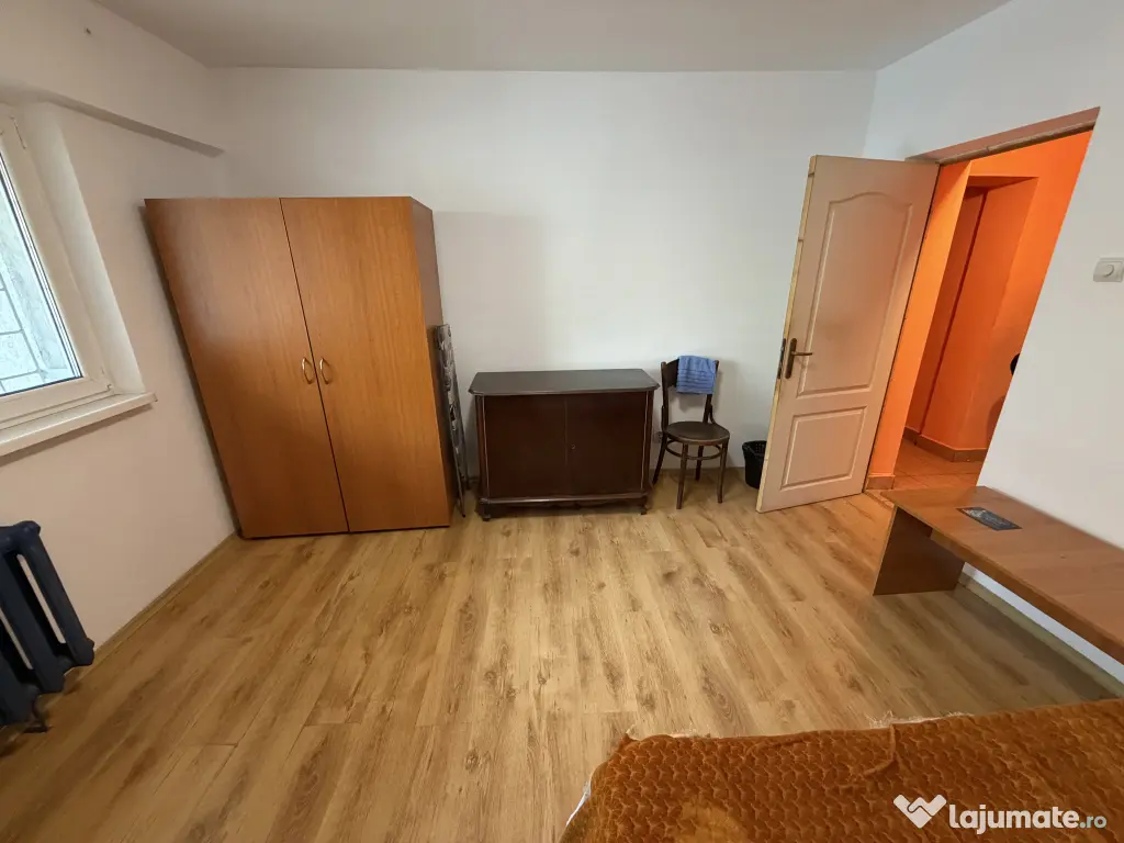 Închiriez o cameră într-un apartament cu 3 camere 
