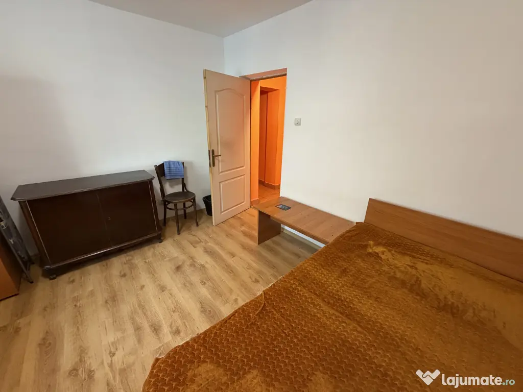 Închiriez o cameră într-un apartament cu 3 camere 