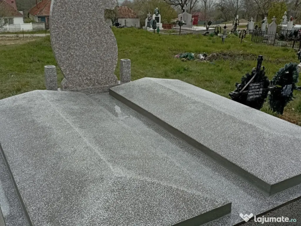 Monumente funerare si rastigniri