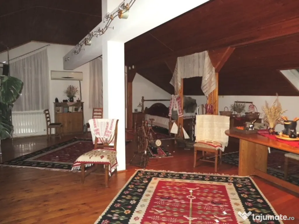 Zona Mihai Bravu imobil 8 camere curte generoasa