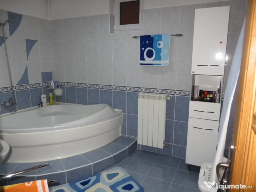 Zona Mihai Bravu imobil 8 camere curte generoasa