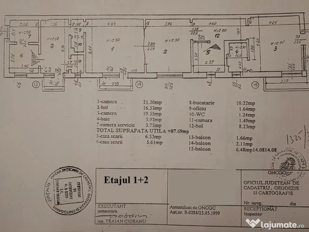 Dacia-Toamnei singur in curte 