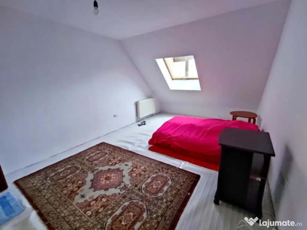 Apartament 3 camere, 82mp+ 60mp pod cu CF, 2 bai, parcare, z