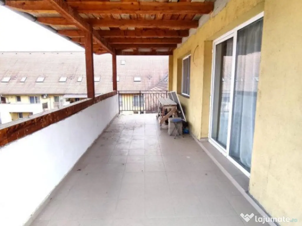 Apartament 3 camere, 82mp+ 60mp pod cu CF, 2 bai, parcare, z