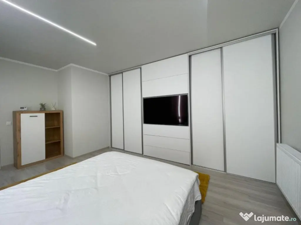 Apartament 2 camere,56 mp utili, 2 gradini, parcare, zona Ce
