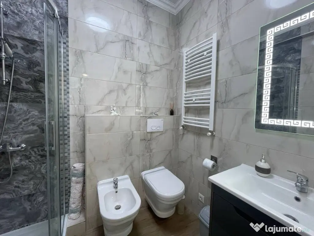 Inchiriez apartament cu 2 camere situat in zona Centrala