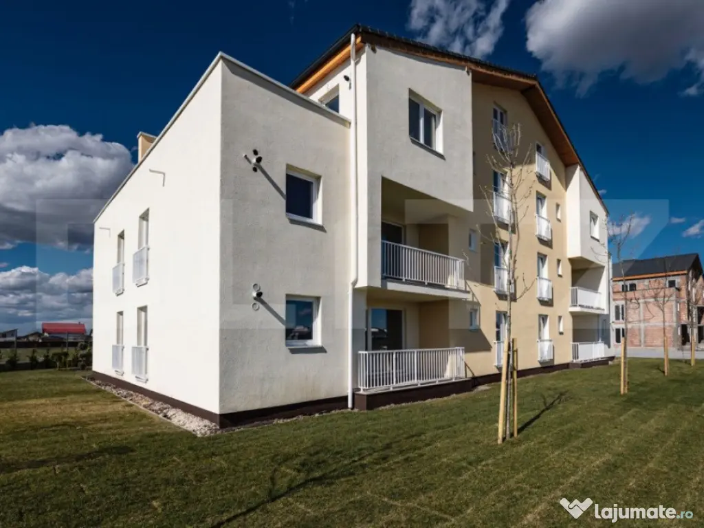 Apartament 3 camere, bloc tip vila P + 2, Sanpetru