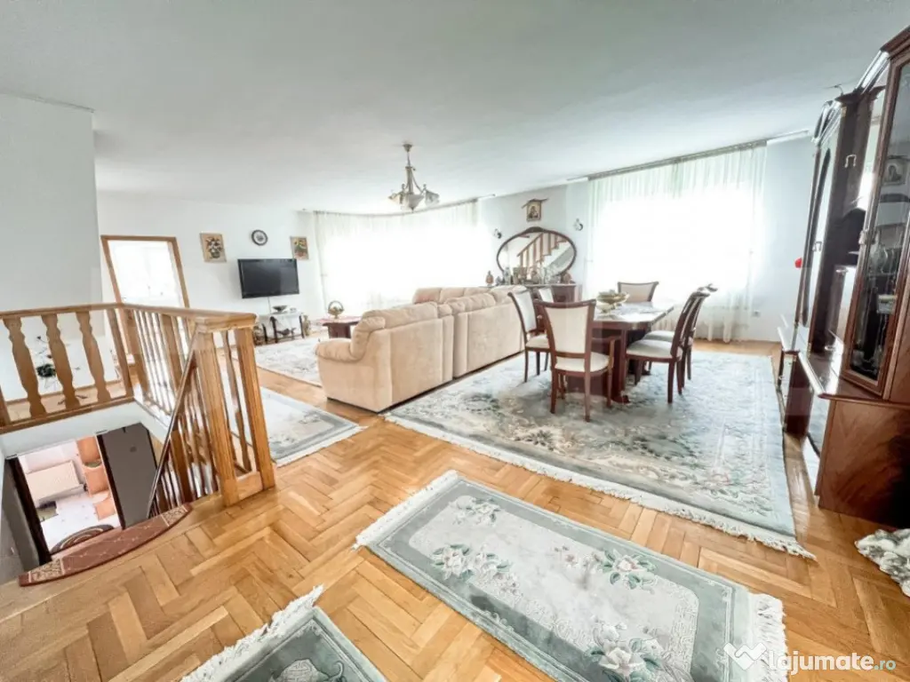 Vila deosebita de 534 mp, 1800 mp, terasa, Codlea