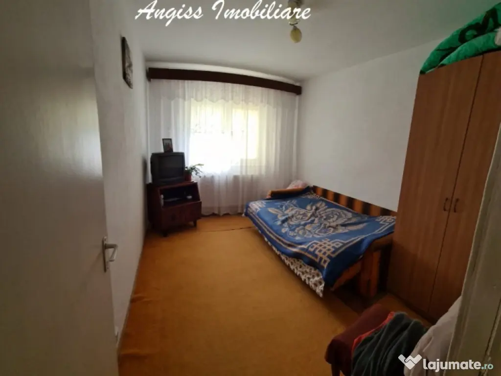 Apartament 3 camere cartier C5 etajul 4 