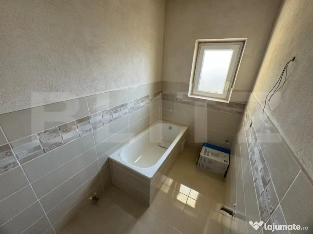 Apartament Tip Casă cu Scară interioară, Curte și Garaj