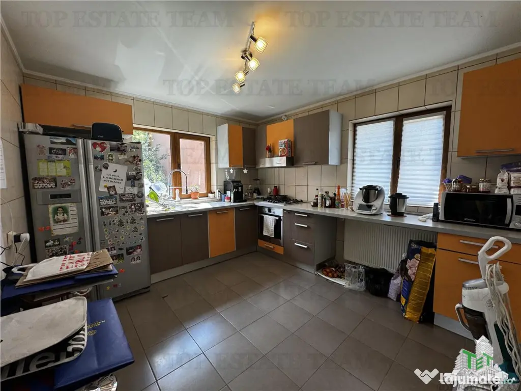 Zona Primarie Mogosoaia | Complex de case cu bariera | Curte 