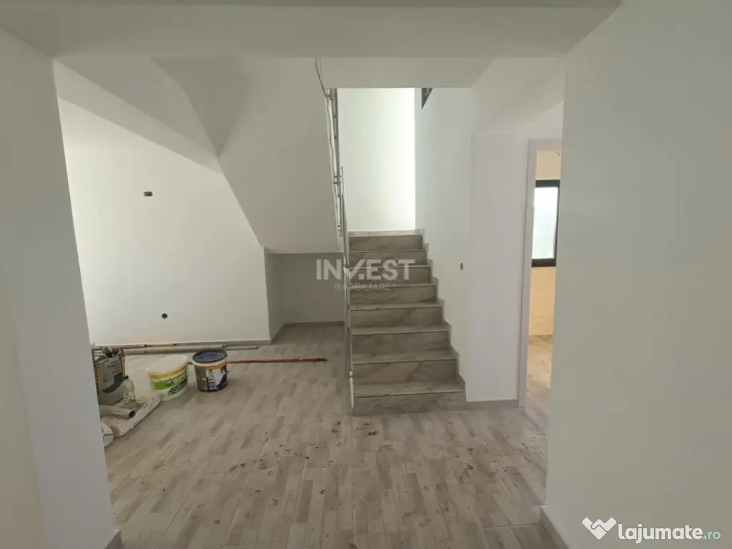 Casa cu 4 camere, incalzire pardoseala. Rediu - 3km de Rond