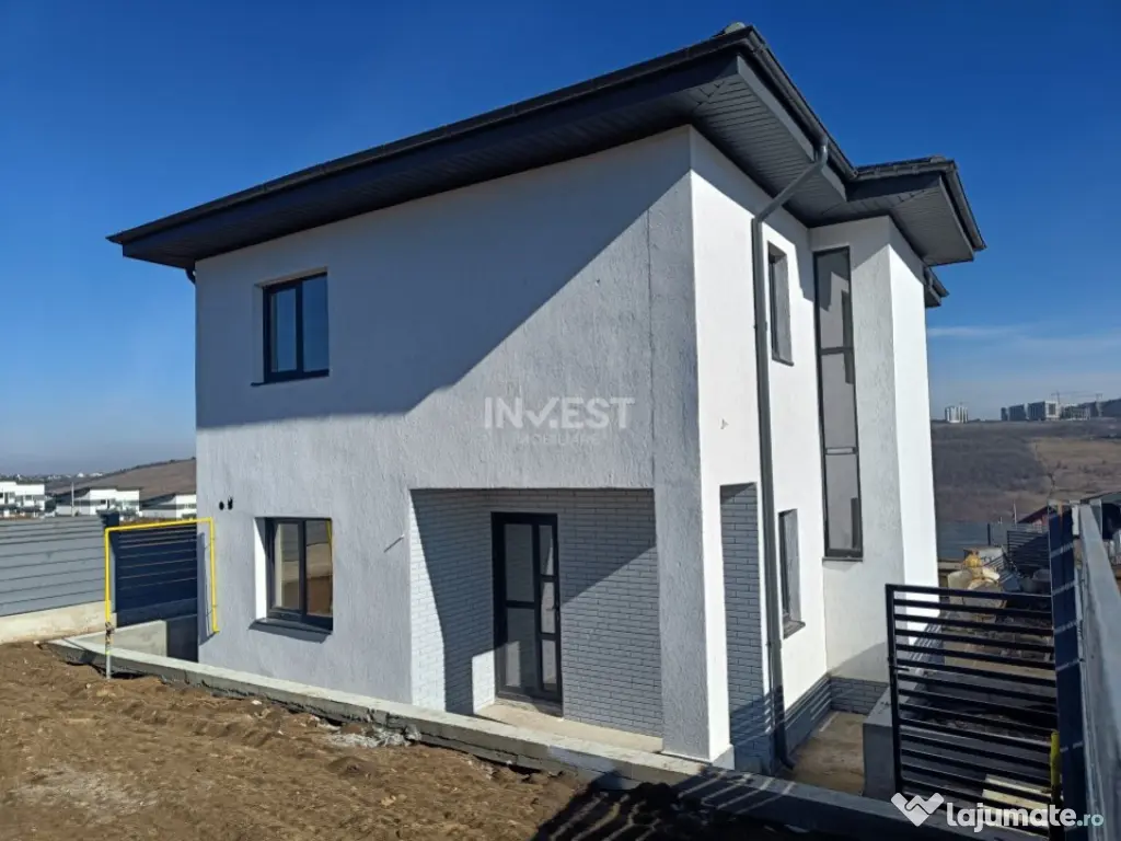 Casa cu 4 camere, incalzire pardoseala. Rediu - 3km de Rond