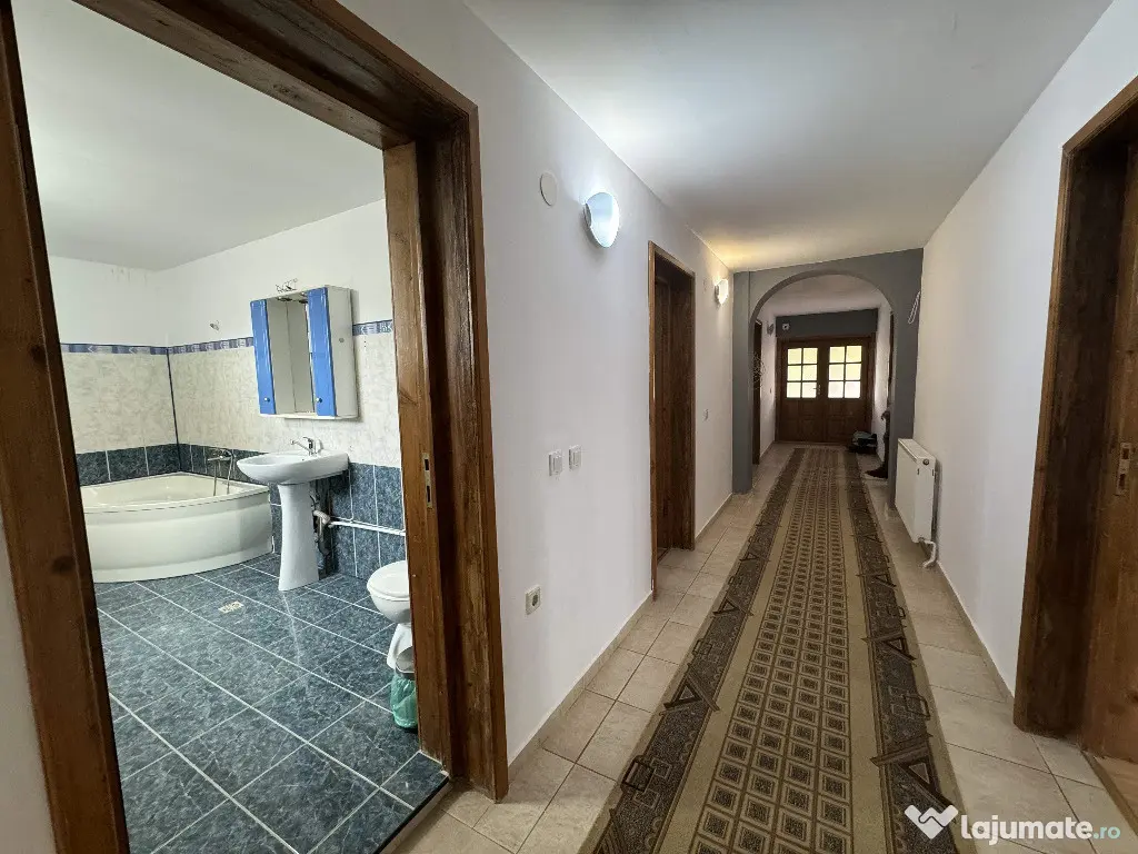 Vila P+1, supraf. desf. 510 mp., teren 1000 mp, Radomiresti 