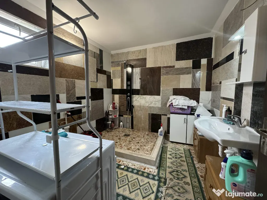 Vila P+1, supraf. desf. 510 mp., teren 1000 mp, Radomiresti 