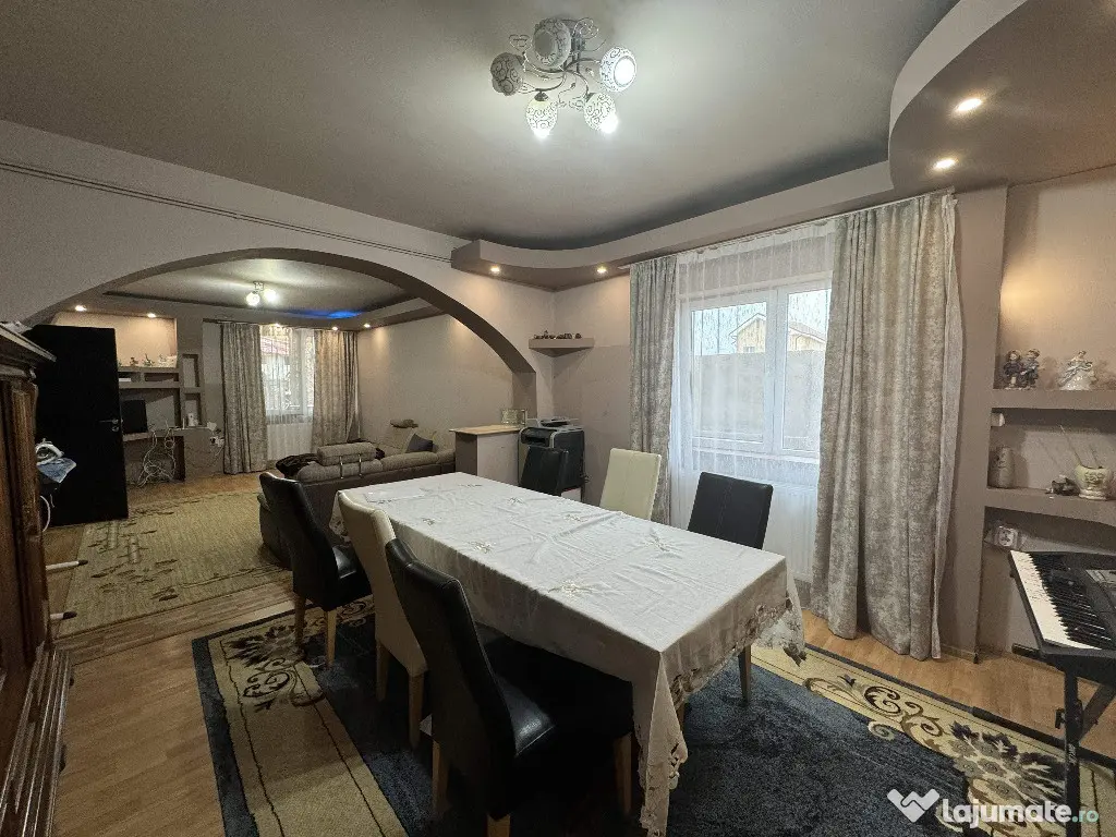 Vila P+1, supraf. desf. 510 mp., teren 1000 mp, Radomiresti 