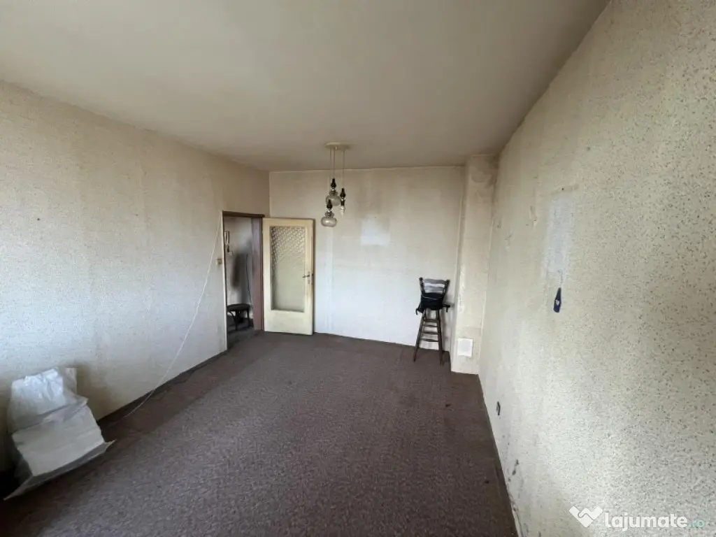 Apartament o camera de vanzare zona Balcescu