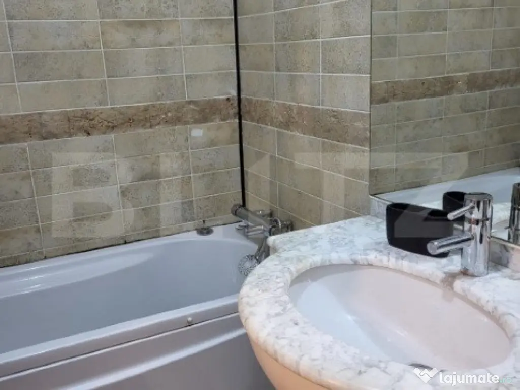 Apartament cu 3 camere, 68mp + 22mp depozitare, parcare, zon